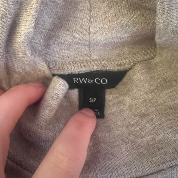 3 for $30! RW& CO light brown knit long sleeve top - Picture 3 of 8